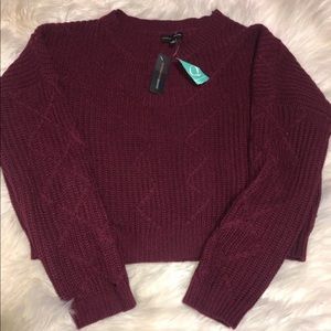 Copped knitted sweater.
